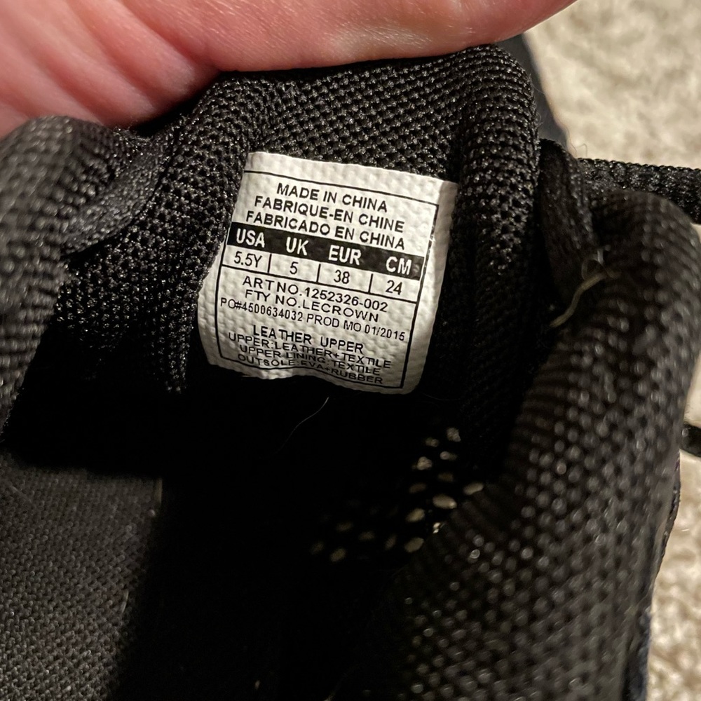 Under Armor Sneakers - Picture 6 of 6